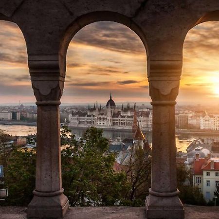 Parisian Soul In The Heart Of Budapest Esterno foto