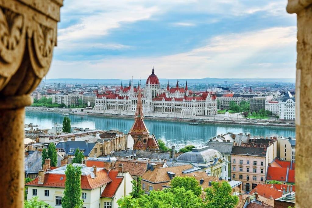Parisian Soul In The Heart Of Budapest Esterno foto