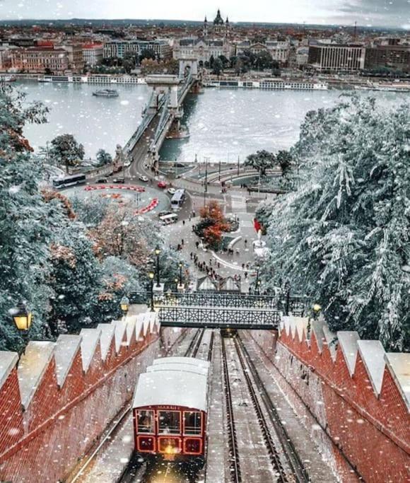 Parisian Soul In The Heart Of Budapest Esterno foto