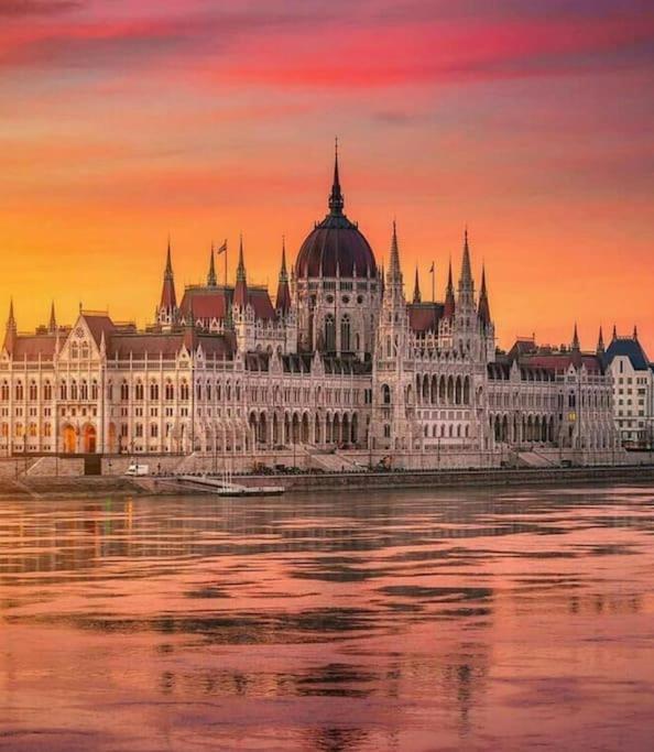 Parisian Soul In The Heart Of Budapest Esterno foto